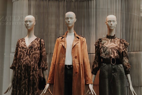 Comment choisir une ceinture en cuir qui met en valeur une robe longue?